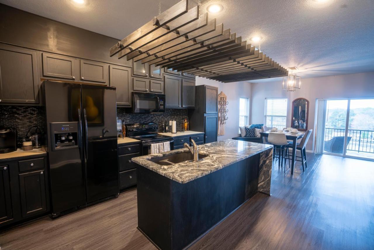 Brooklynn'S Bay, Elegant Lakefront Condo Retreat Hot Springs Buitenkant foto