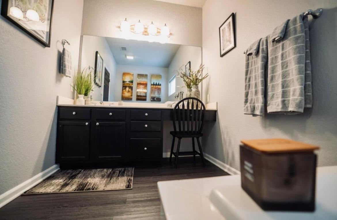 Brooklynn'S Bay, Elegant Lakefront Condo Retreat Hot Springs Buitenkant foto