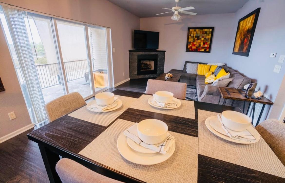 Brooklynn'S Bay, Elegant Lakefront Condo Retreat Hot Springs Buitenkant foto