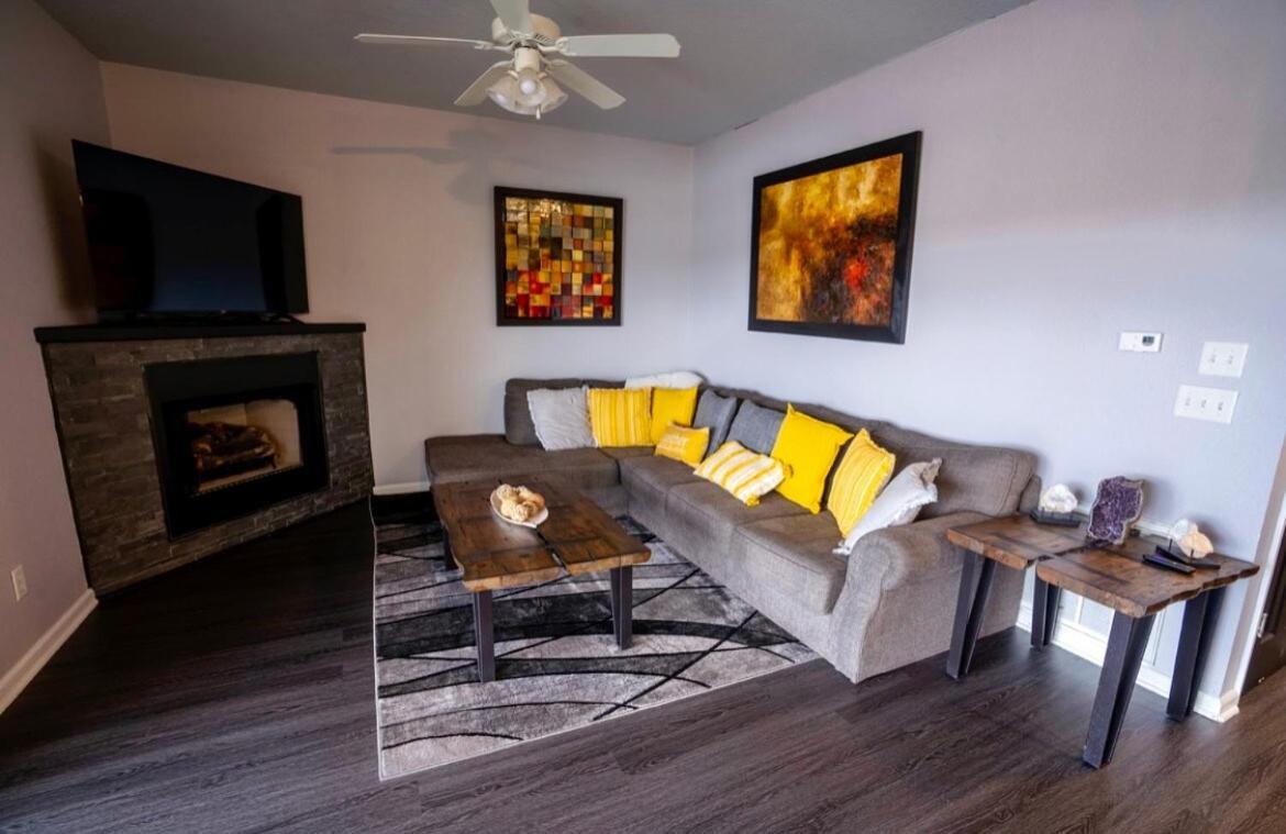 Brooklynn'S Bay, Elegant Lakefront Condo Retreat Hot Springs Buitenkant foto