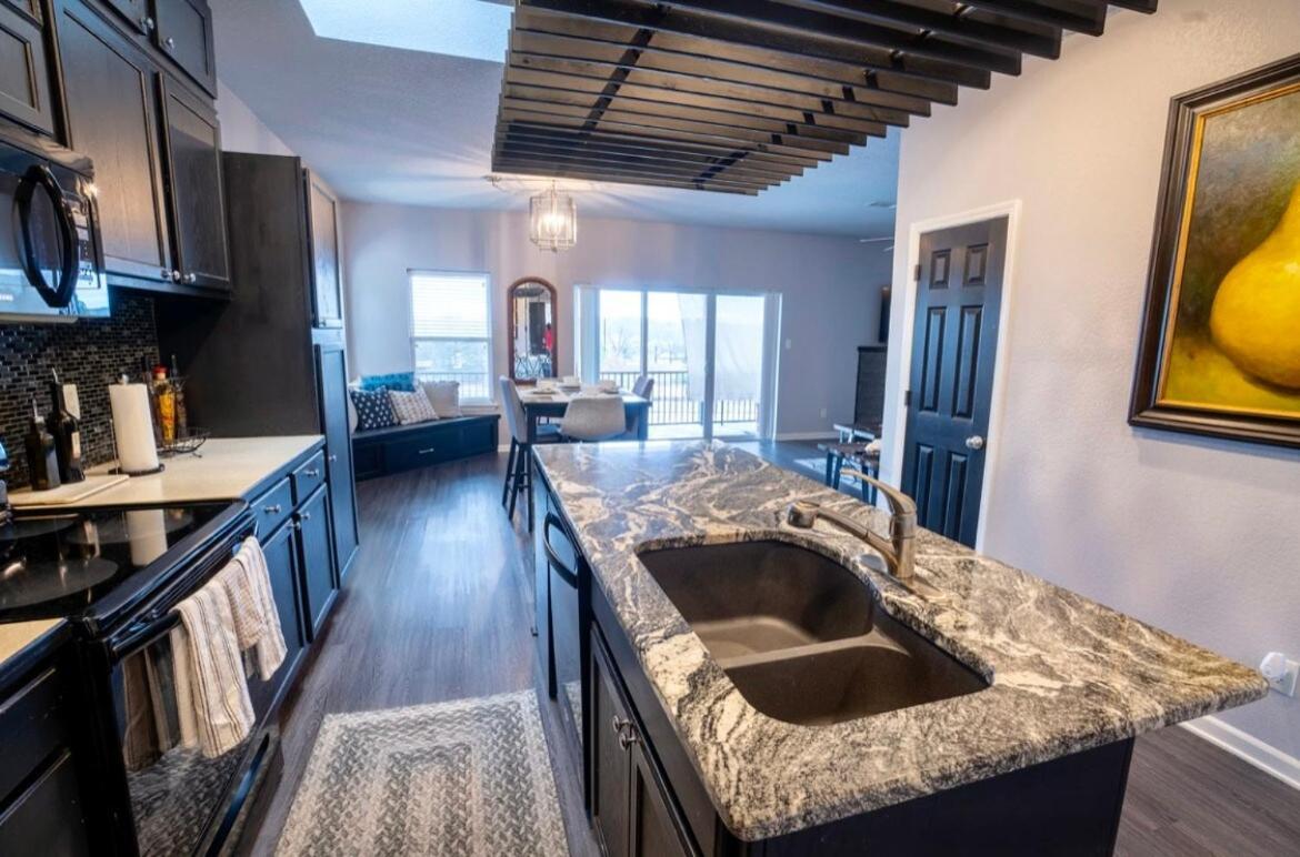 Brooklynn'S Bay, Elegant Lakefront Condo Retreat Hot Springs Buitenkant foto