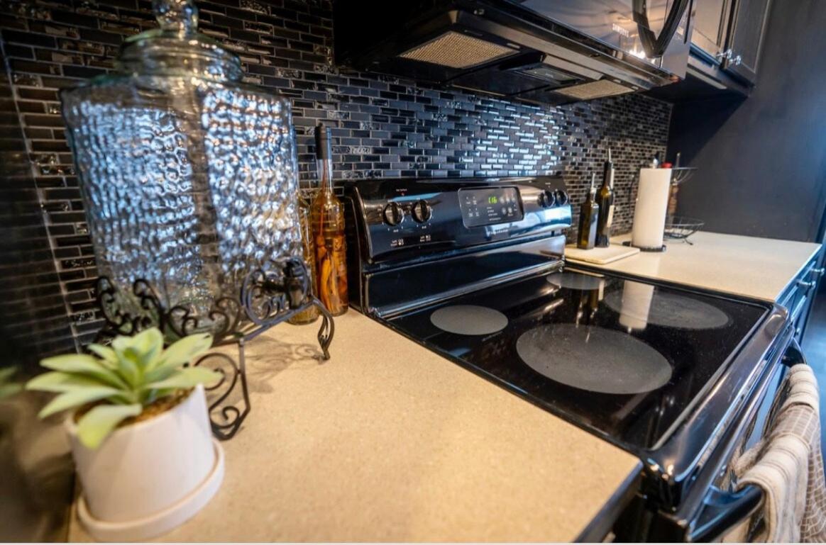 Brooklynn'S Bay, Elegant Lakefront Condo Retreat Hot Springs Buitenkant foto